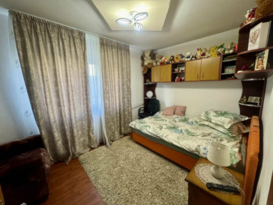 Apartament de vânzare – finisaje bune, mobilat, disponibil imediat