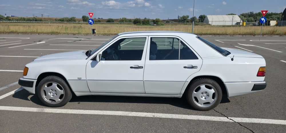 MERCEDES-BENZ E-Class 1991 — imagine 4