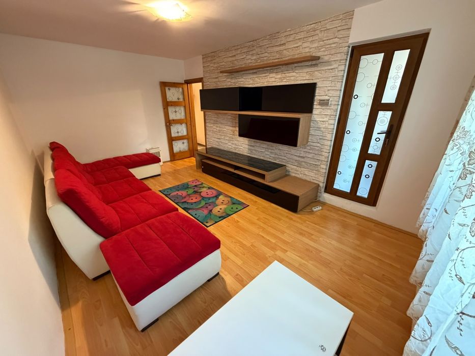 Închiriez apartament 3 camere et 1 zona crucea gării