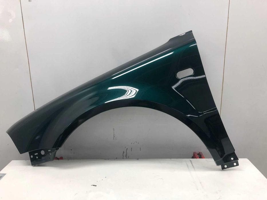 Aripa Fata Stanga VW Passat B5.5 An 2000-2003 (LB6W (Verde))