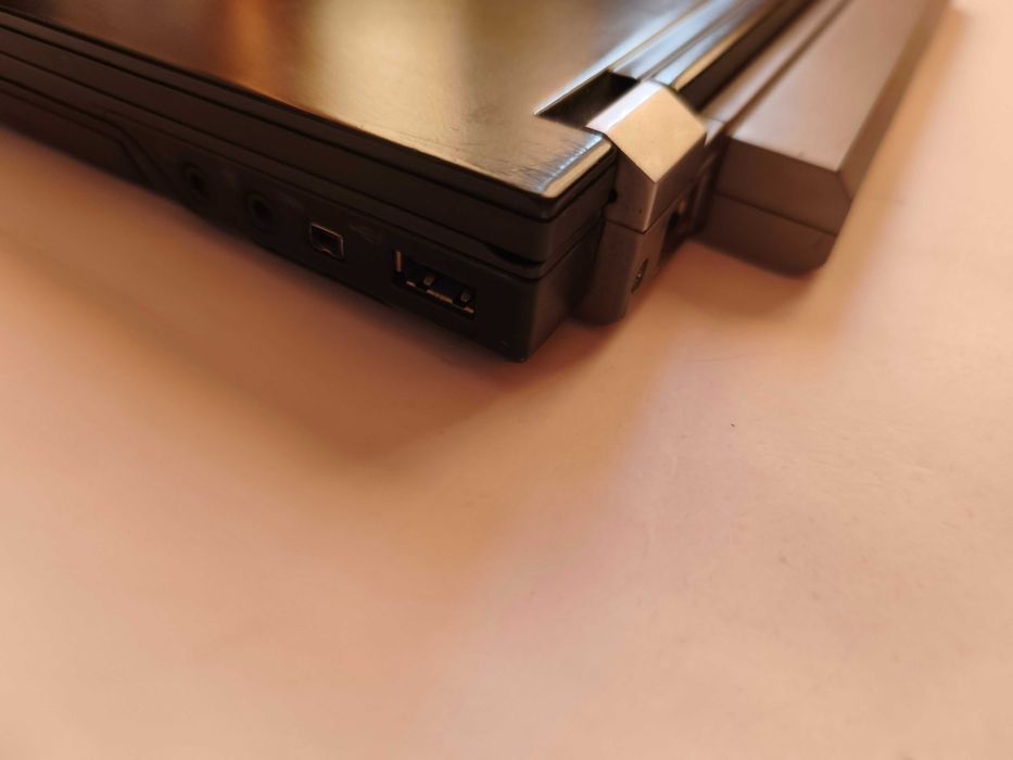 Лаптоп dell latitude e4300 4b/ 250gb подсветка на клавиатура, здрава батерия