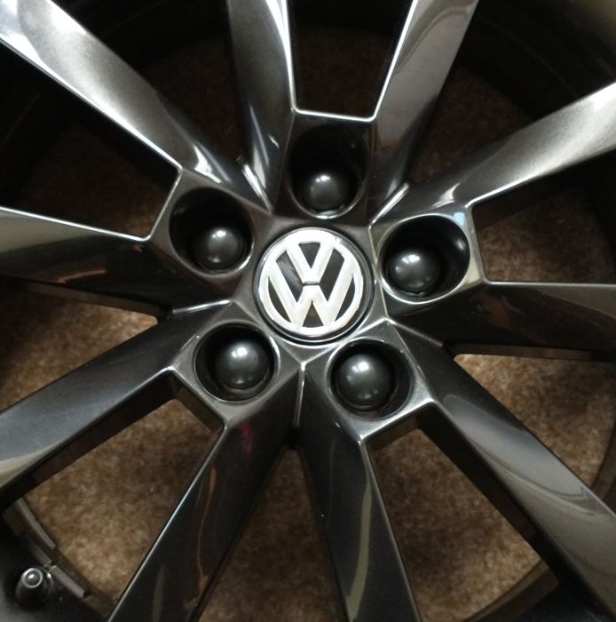 Capace Negre prezoane negre VW Audi Skoda pt jante negre