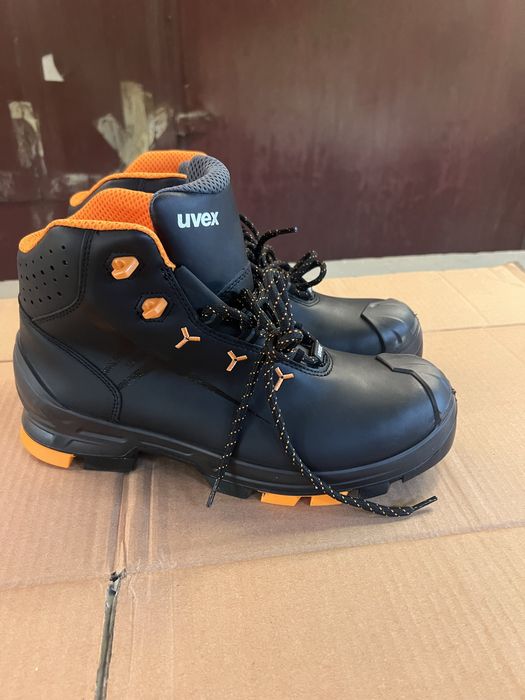 Vand bocanci Uvex marimea 45