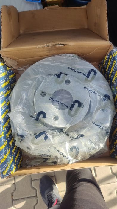 Предни спирачни дискове за Тойота Корола Версо 2004 год