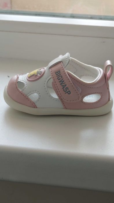 Продам сандали на девочку
