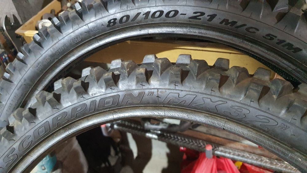 80 100 21 echivalent 90 90 21 Pirelli scorpion R21