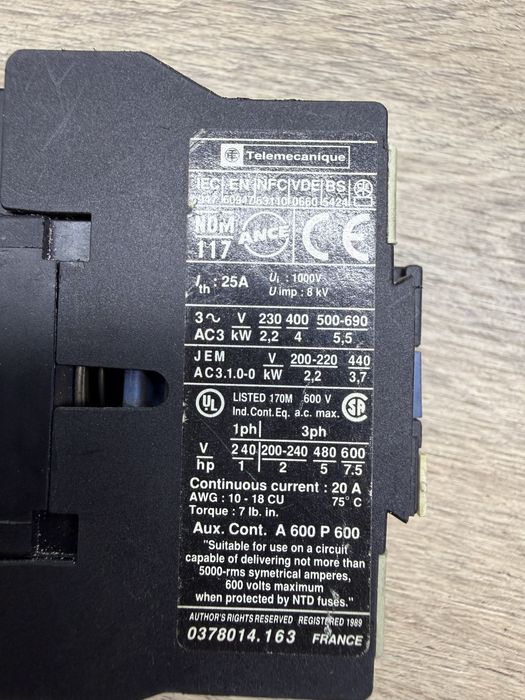 Прекъсвачи / Контактори