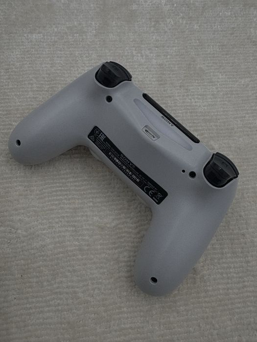 контроллер Sony DualShock 4 для PlayStation 4, белого цвета