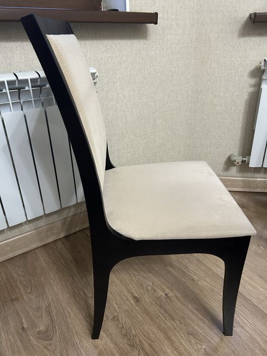 Стол и стулья,кухонные столы