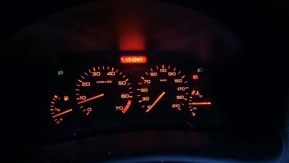 Vând s-au schmb peugeot 206