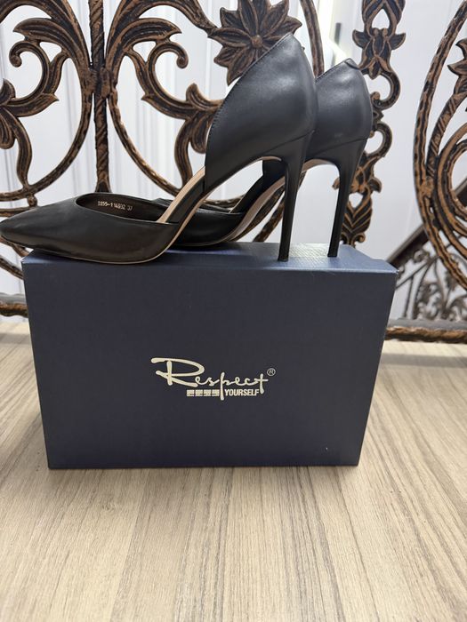 Продам черные, кожанные туфли б/у