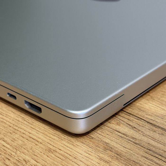 MacBook M1 Pro 16 inches