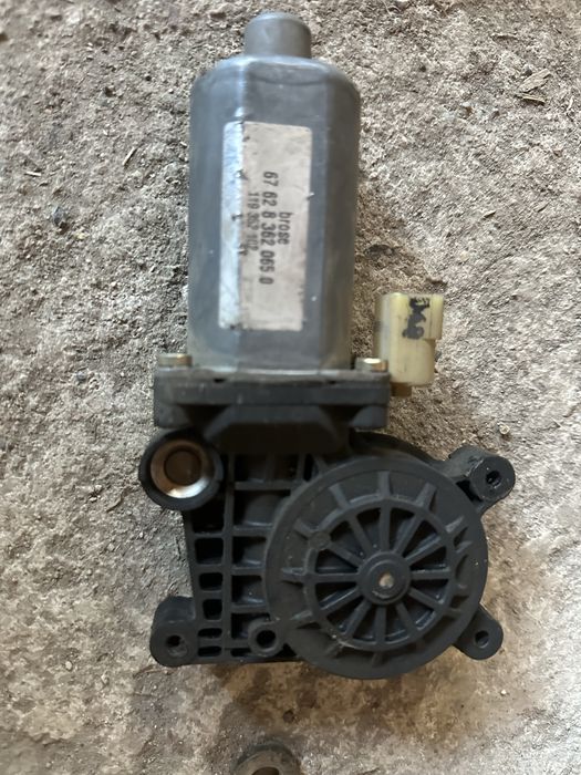 Оригинальный моторчик стеклоподъемника BMW E39 / E38 (Bosch / Brose)