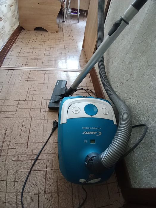 Пылесос бытовой.