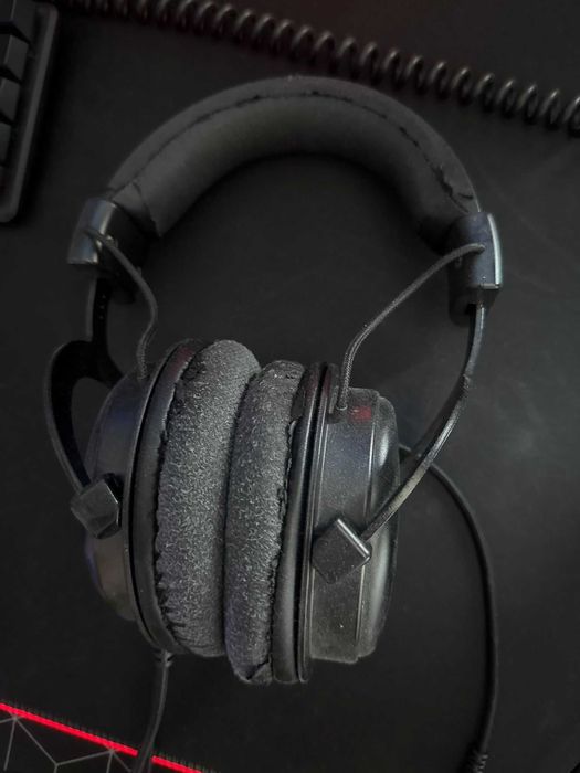 PS4 Pro 1TB + 10 jocuri si 2 controllere, stare foarte buna