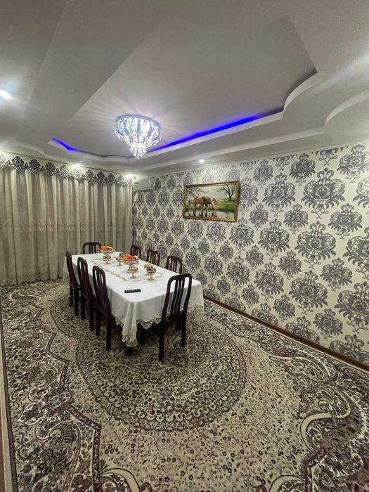 Продаётся 4х комнатная  на 2 этаже 100 м2 ориентир 6 мкр 70 остановка