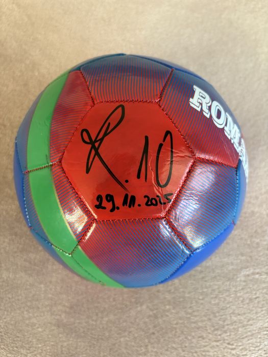 Minge semnata de Ronaldinho