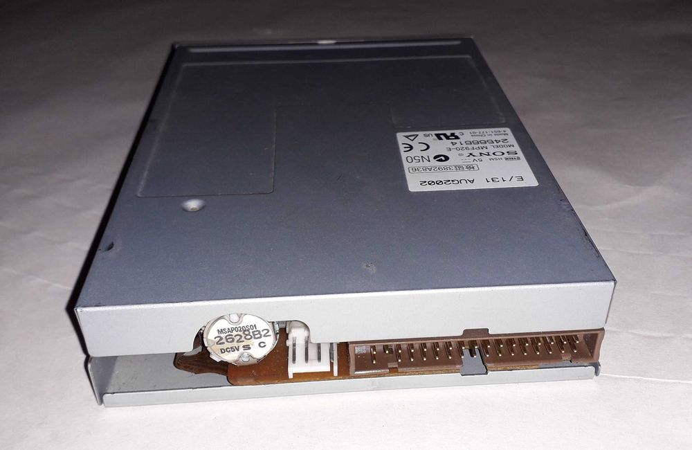 Флопи дисково устройство SONY