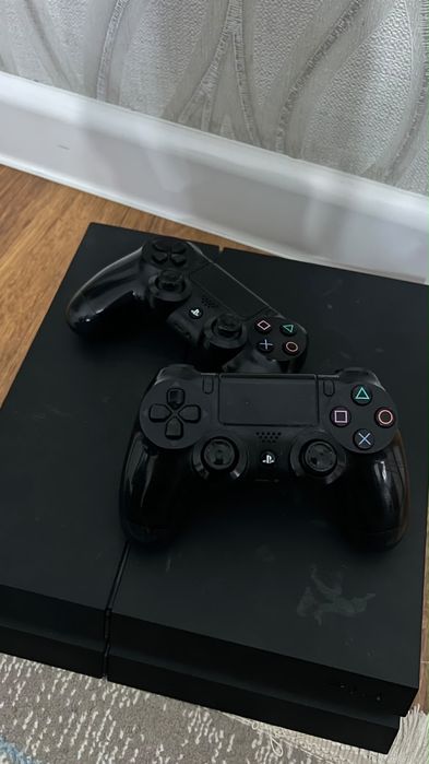 Продается ps4 в хорошем состоянии