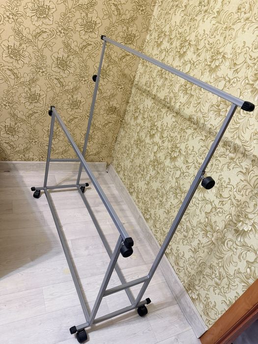Продам стойку для одежды