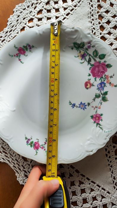 Порцеланови чинии и чаши за бира