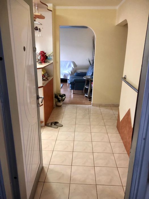 Vand apartament cu patru camere decomandat