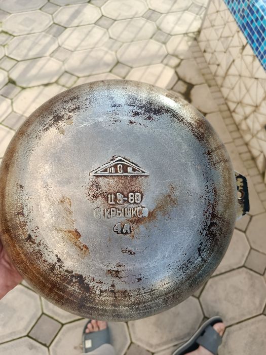 Казаны для приготовления пищи.