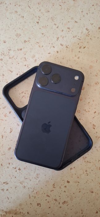 Iphone 17 Pro max BLUE
