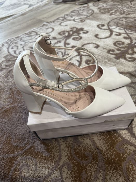 Каблуки с стразами