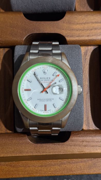 Rolex soat sotiladi