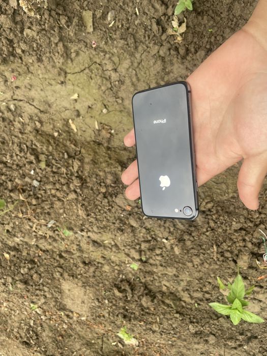 Iphone 8 64gb karopka bor