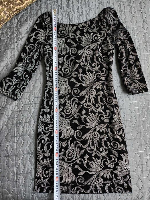 Черна рокля с дълъг ръкав