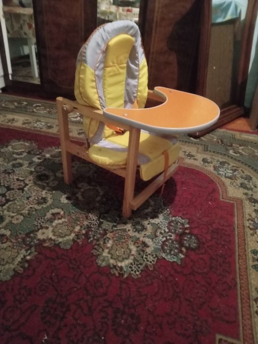 Продам детский столик для кормления 5000