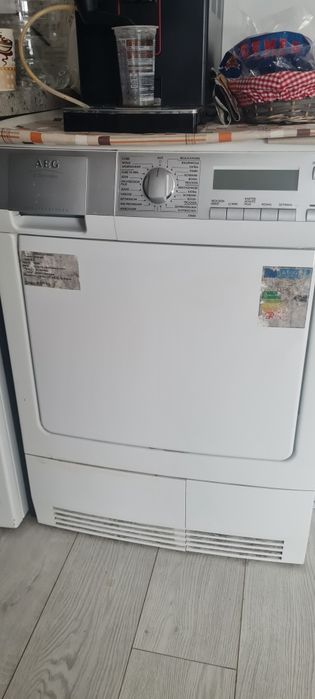 Продавам сушилня AEG
