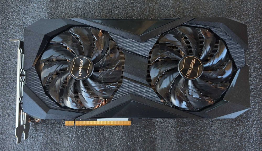 Продавам AMD Radeon™ RX 7600 Challenger 8GB OC