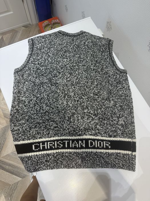 Продам жилет Christian Dior