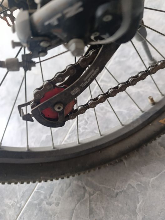 велосипед стоит без дела