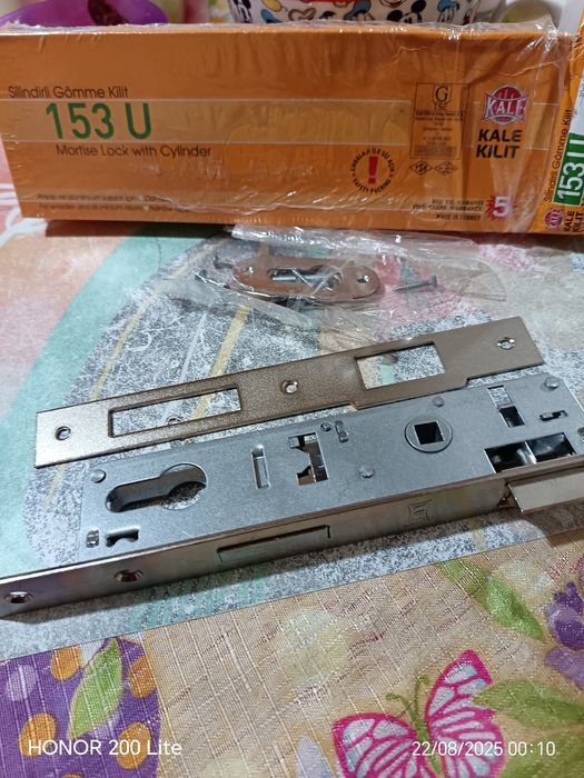 Дръжки за дограма и брави без секрет