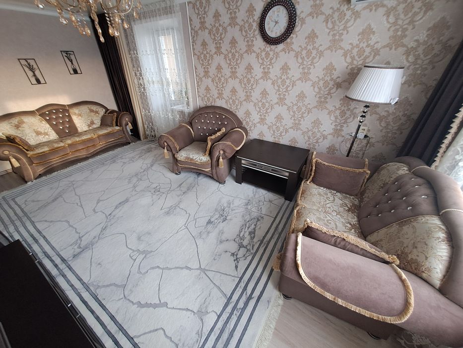 Комплект мягкой мебели    3 2 1