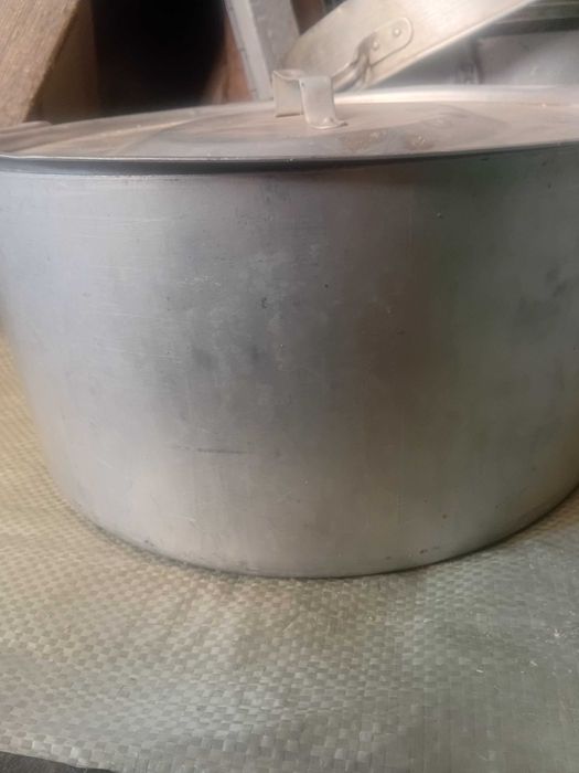 Продам кастрюлю.  20 литров