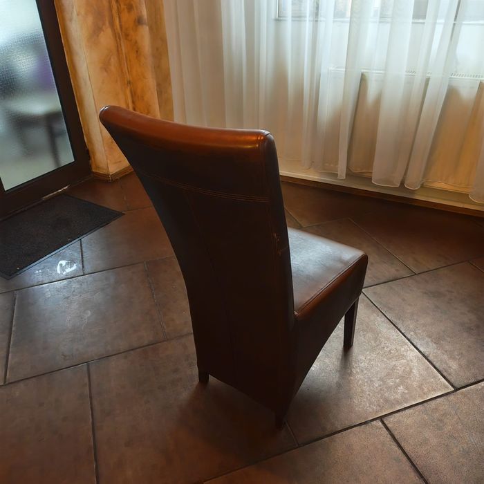 Scaune maro, 32 bucati