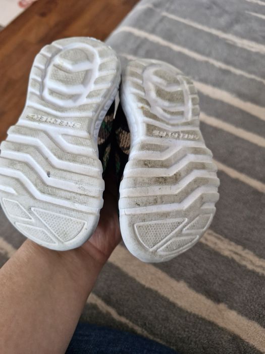 Adidasi skechers 19