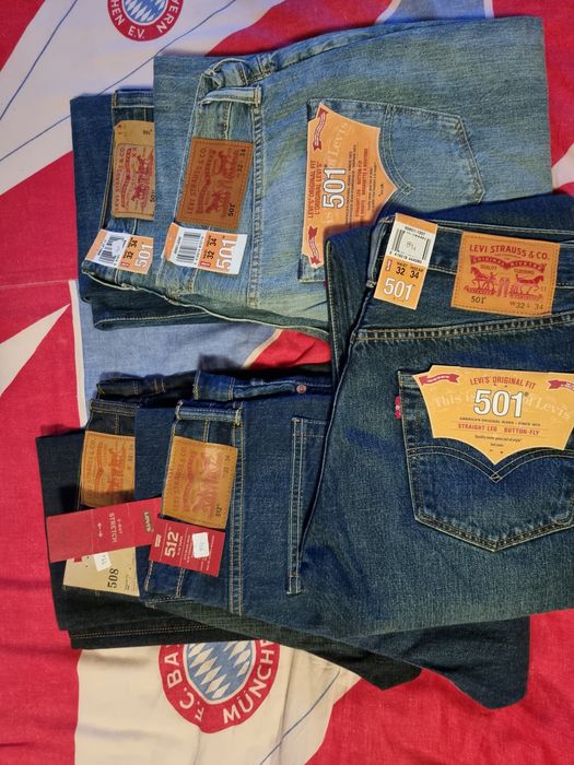 Vând blugi Levi's