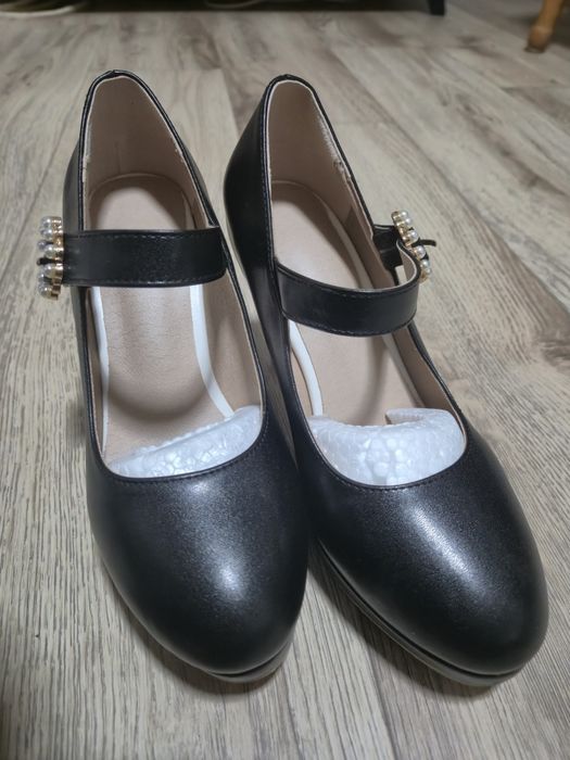 Pantofi eleganti albi/negri