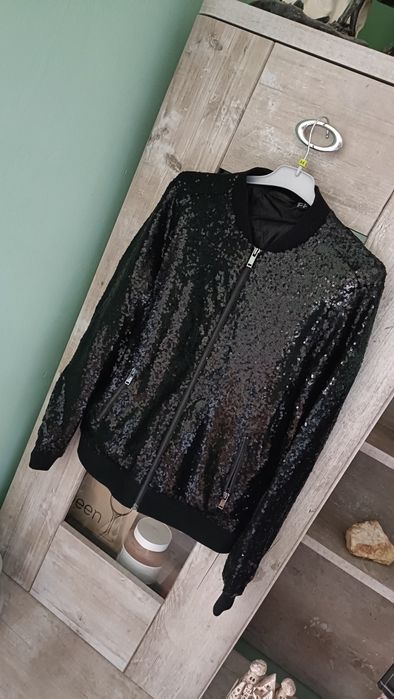 Vând haine elegante