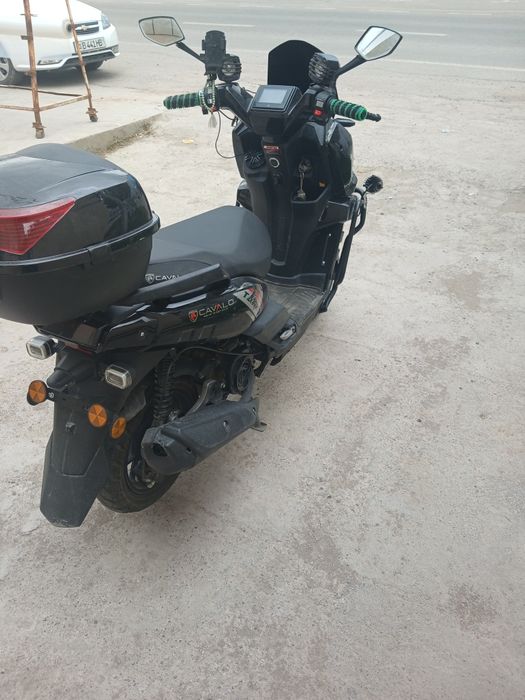 Sroʻchni sotiladi skuter Tank 150 kub