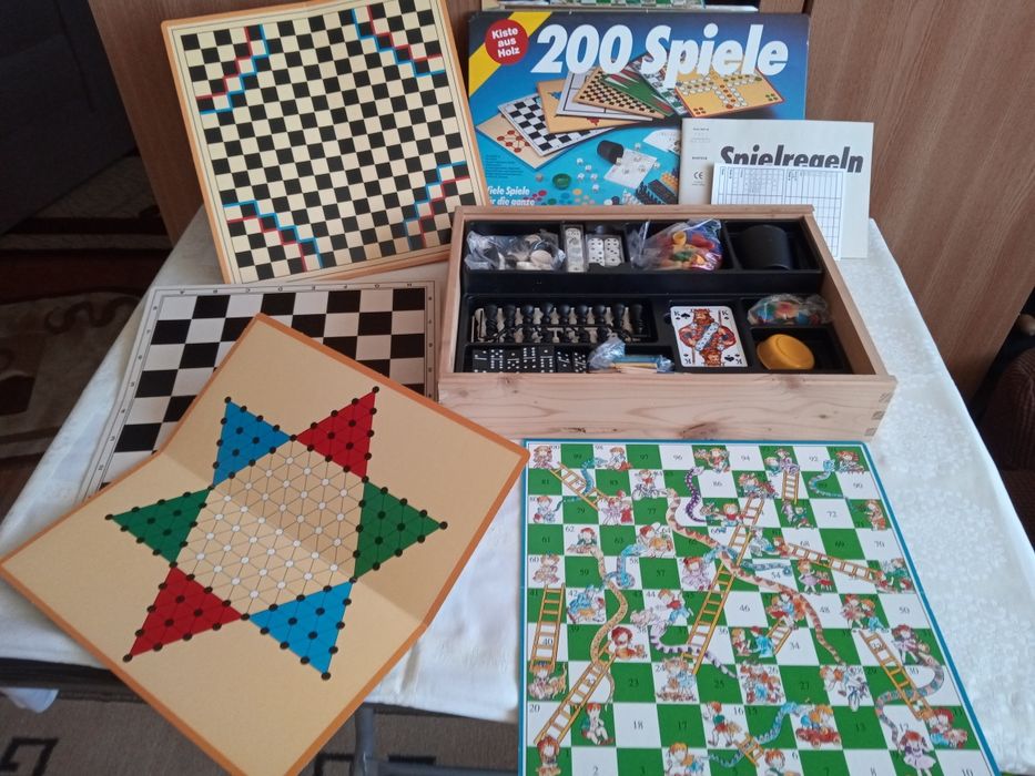 200 jocuri în cutie de lemn nou Germania sah table  domino , carti moara,mikado , dame