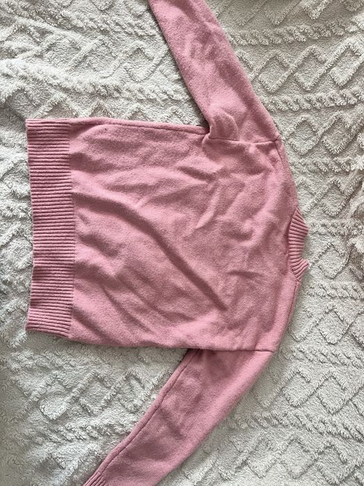 Свитер розовый женский