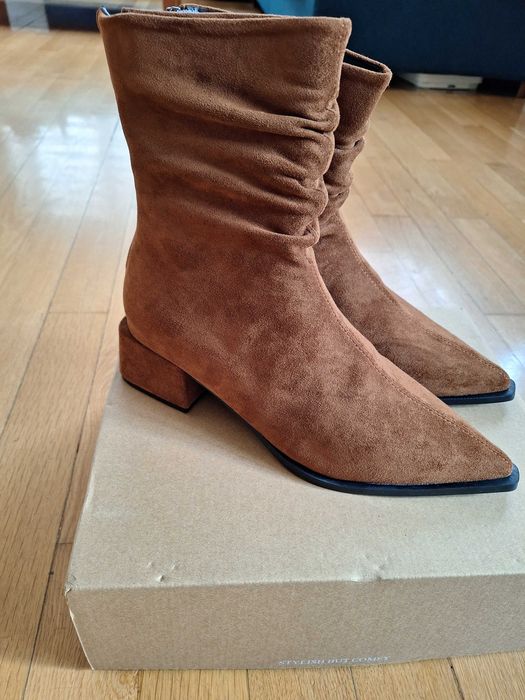 НОВИ велурени боти в кафяв цвят, номер 39
