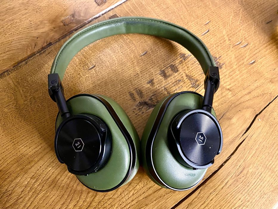 Casti audio Master and Dynamic